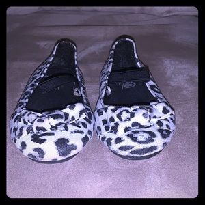 Black and white leopard flats